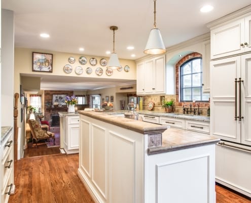 Alexandria, VA kitchen remodeling featuring Crystal Keyline cabinets and granite countertops