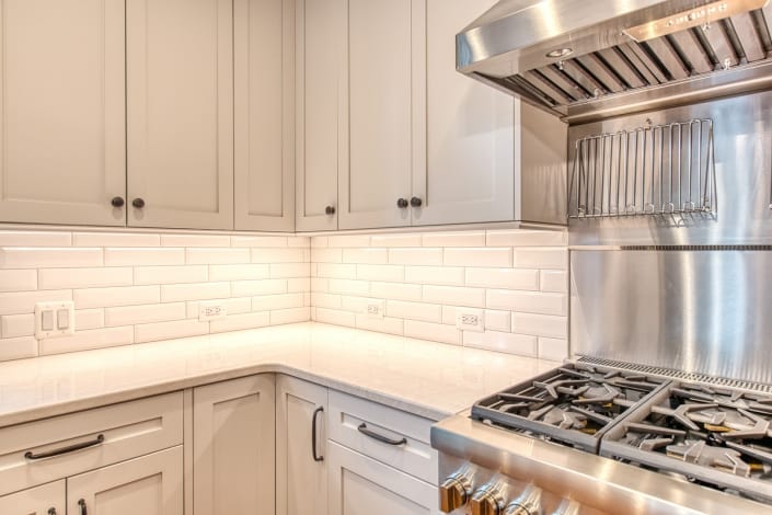Kitchen remodeling Vienna, VA, white Crystal Current cabinets and Quartz countertops