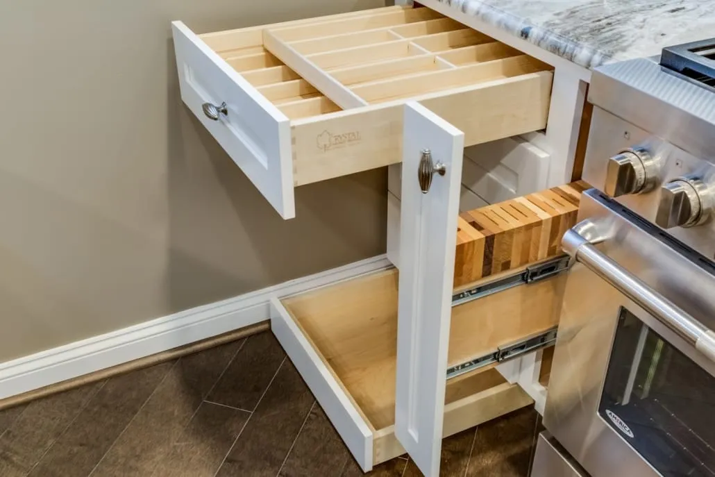 Pull-Out Knife Block
